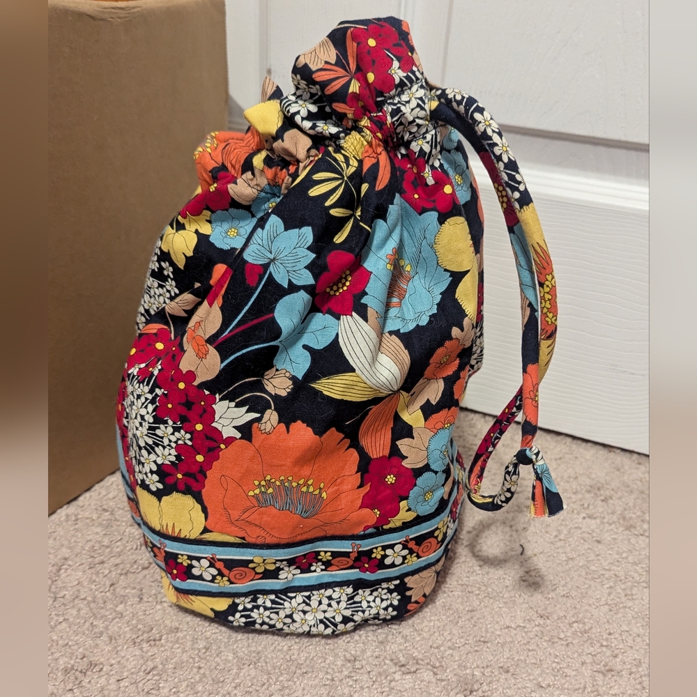 Vera Bradley Classic Quilted Lunch Bunch/Lunch Date Bag - Happy Snails pattern